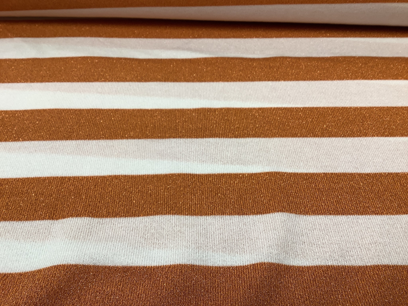 Strepen met glam in koper tint